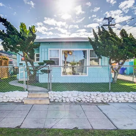 Comfy Cottage Near The Beach